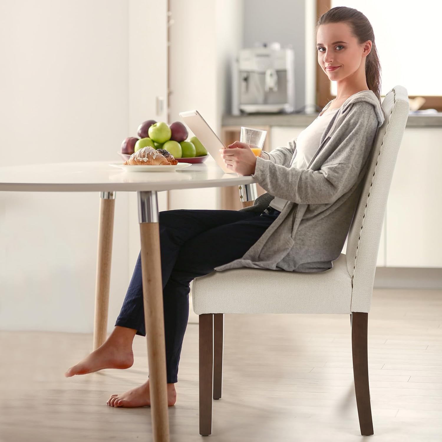 Set of 4 Dining Chairs with Wooden Legs