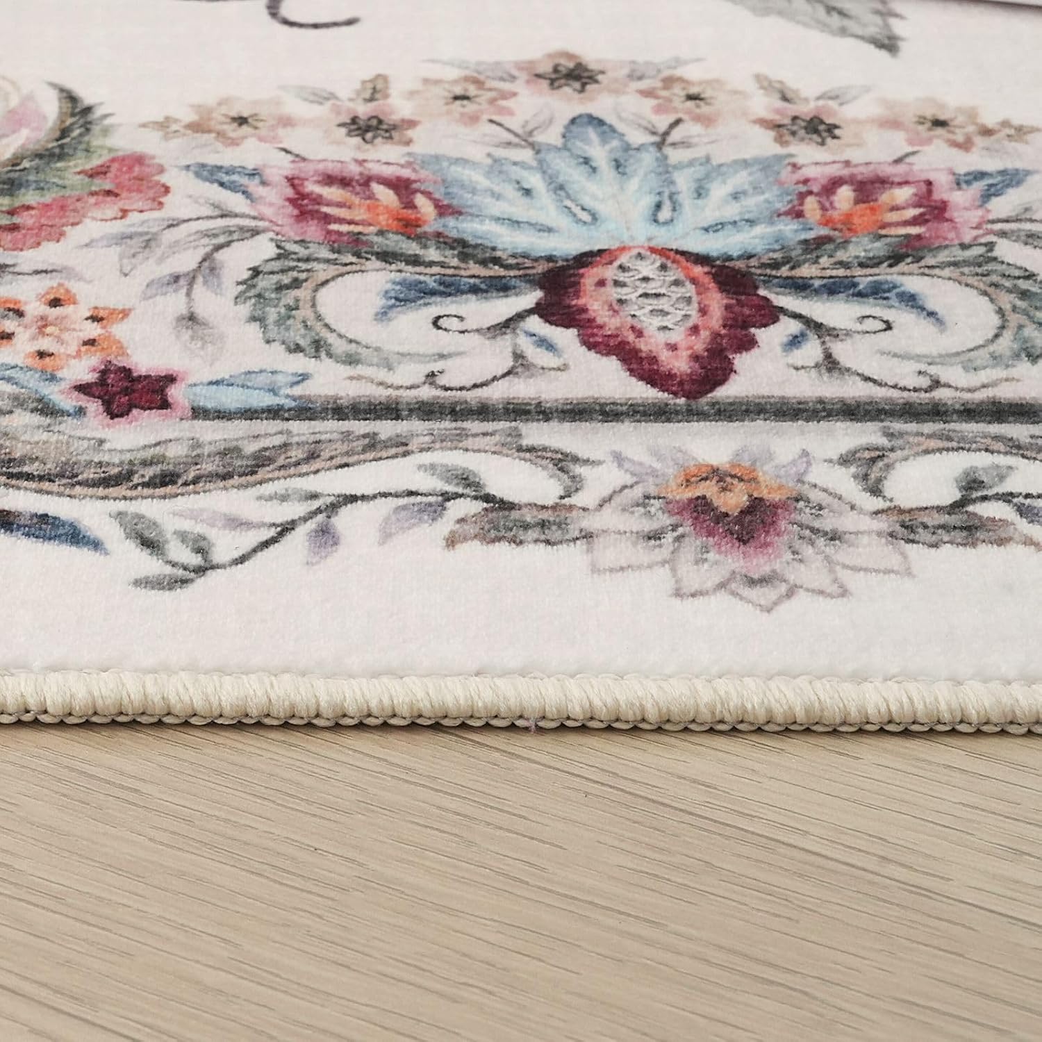 Vintage Paisley 4'x6' Area Rug - Beige