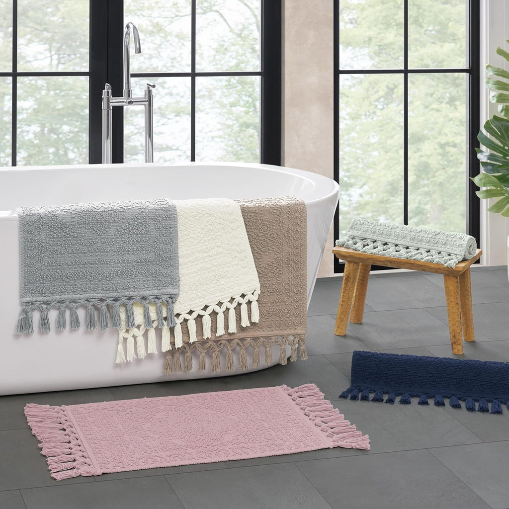 17" x 28" White Bath Rug
