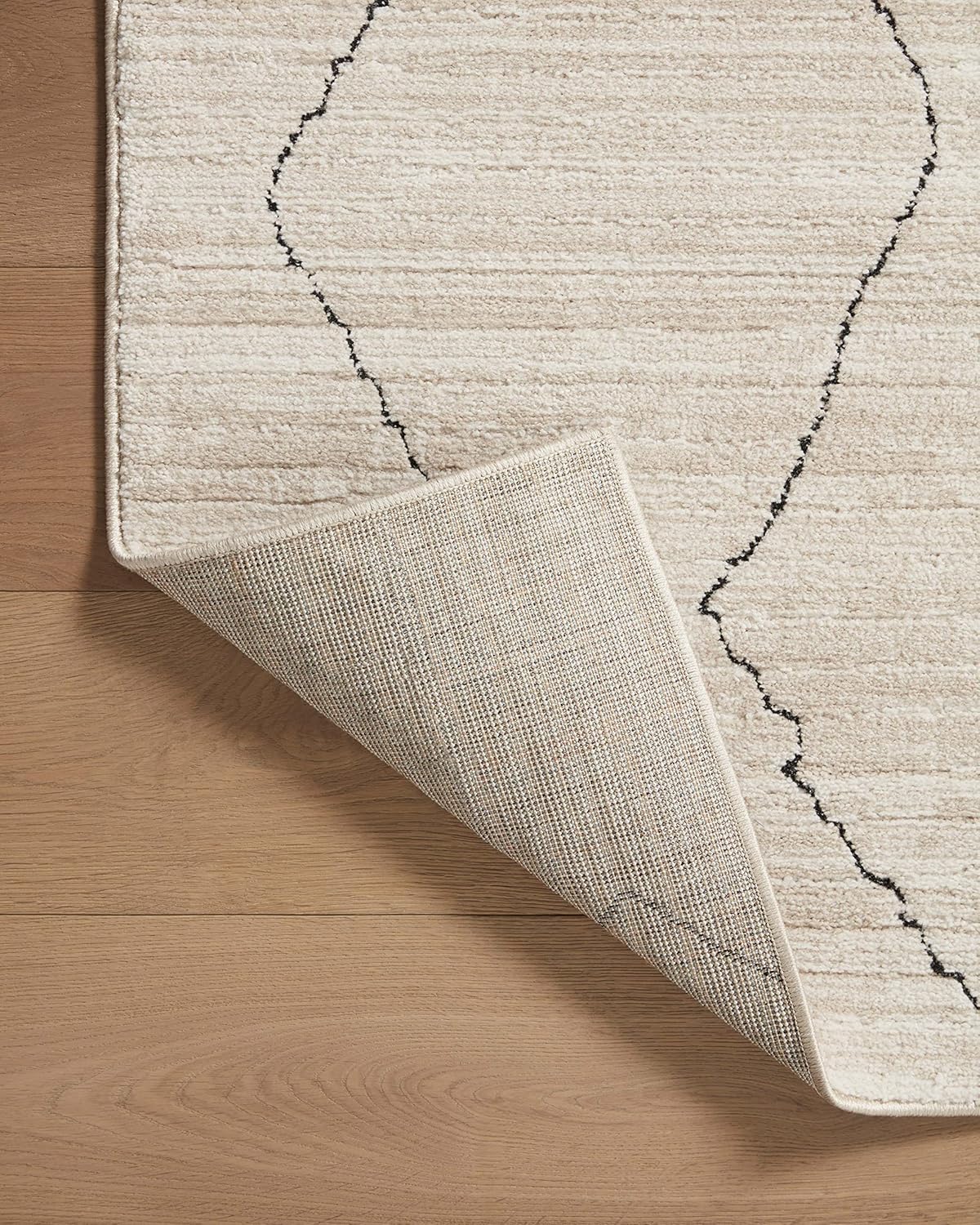 2'-7" x 4' Accent Rug Sand/Charcoal