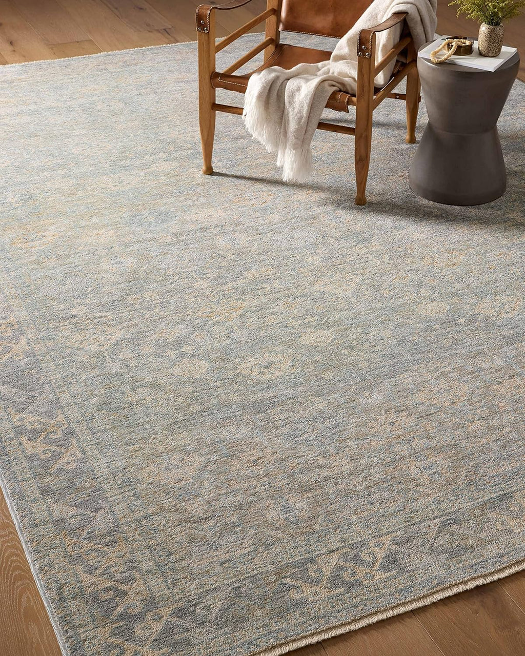 2' x 3' Sky/Beige Accent Rug