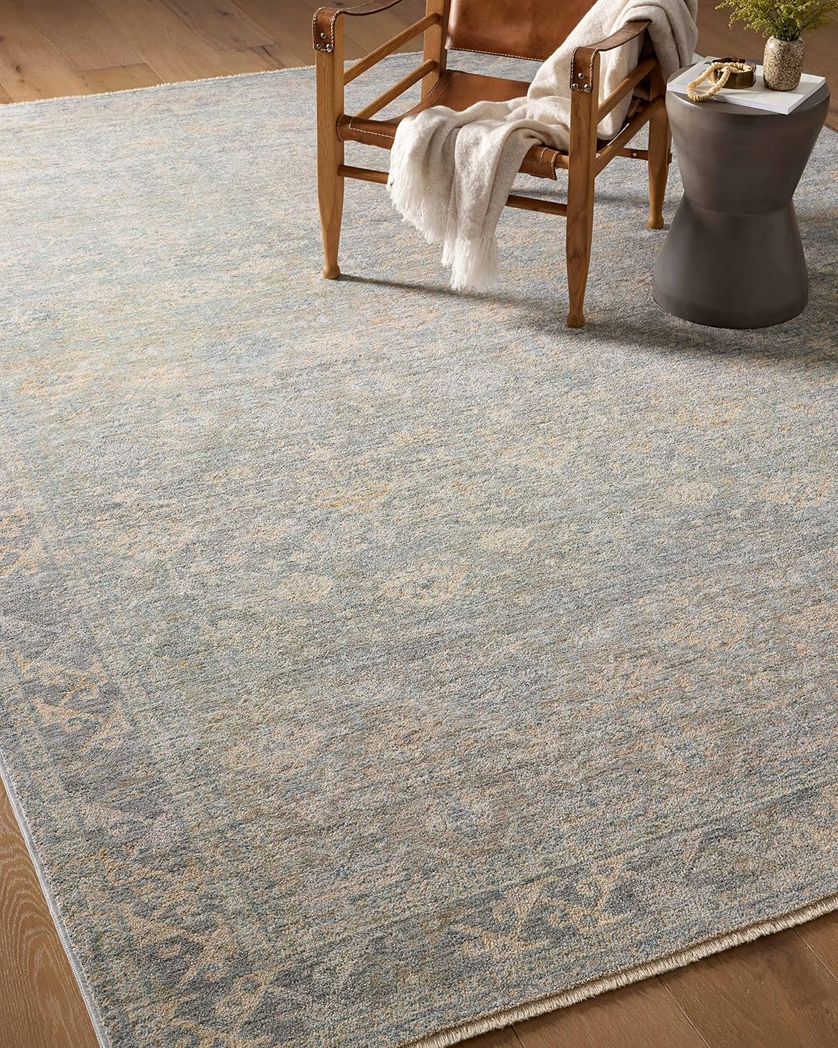 2' x 3' Sky/Beige Accent Rug
