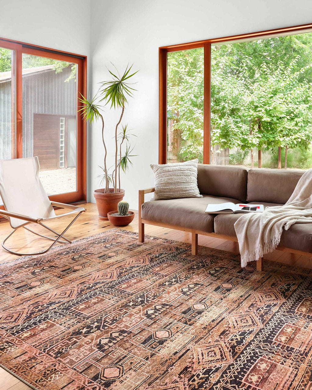 Vintage Inspired Accent Rug 2'3" x 3'9"